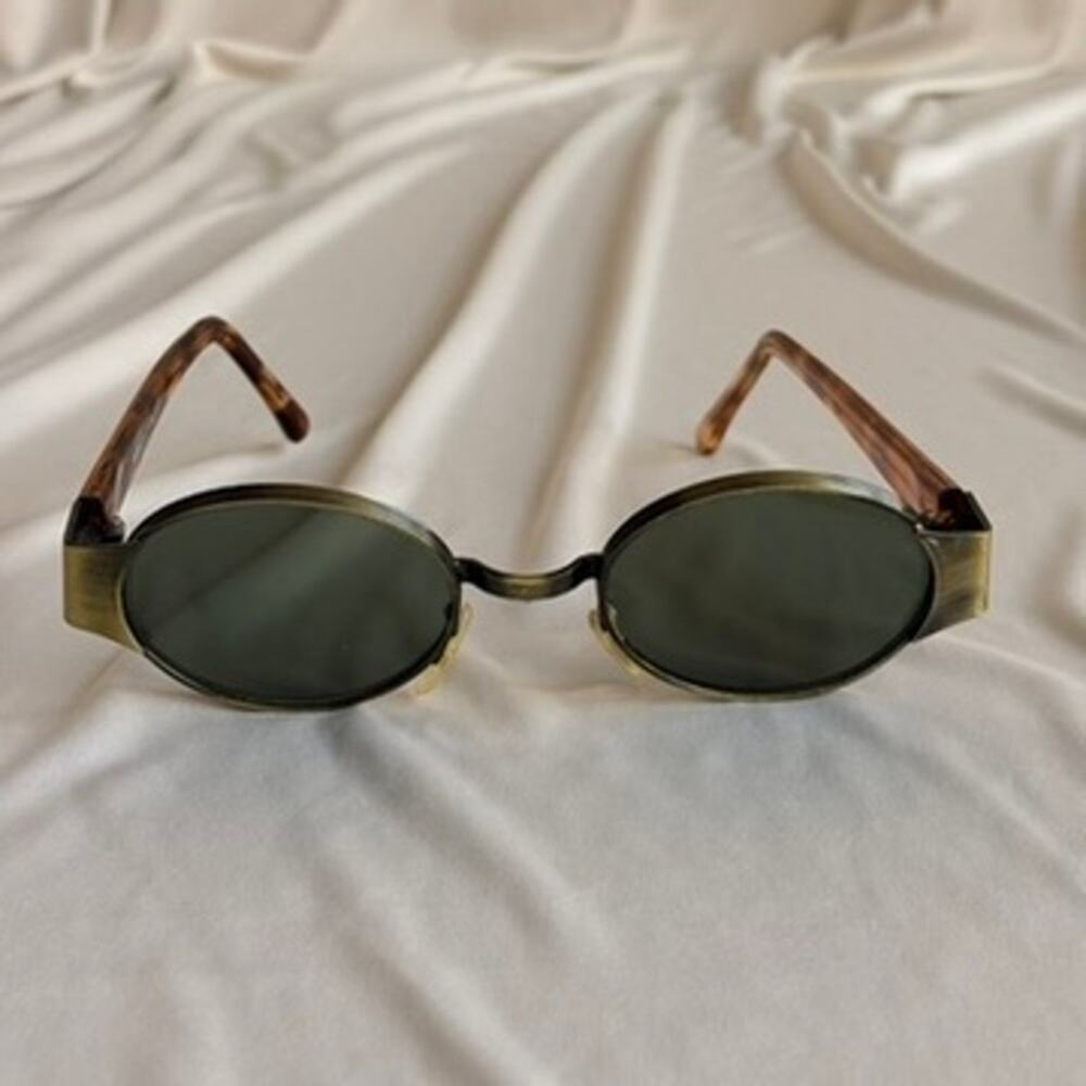 Green Oval Brass Sunglasses - 80s Vintage, Tortoise Shell Arms - Picture 5 of 7